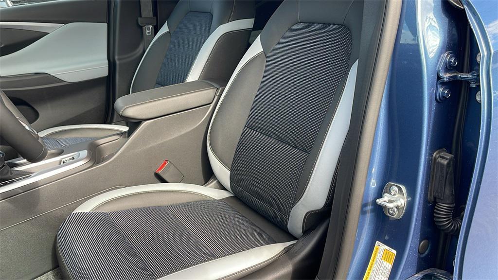 new 2025 Buick Envista car, priced at $24,995