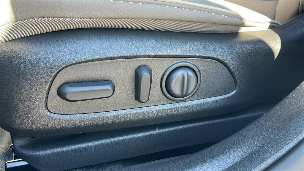 new 2025 Buick Envista car, priced at $31,185