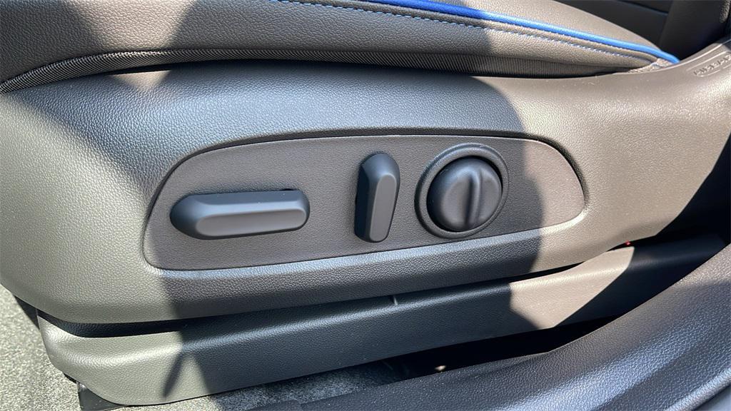 new 2025 Buick Envista car, priced at $26,995