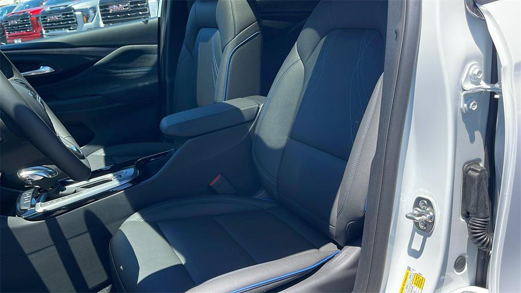 new 2025 Buick Envista car, priced at $27,885