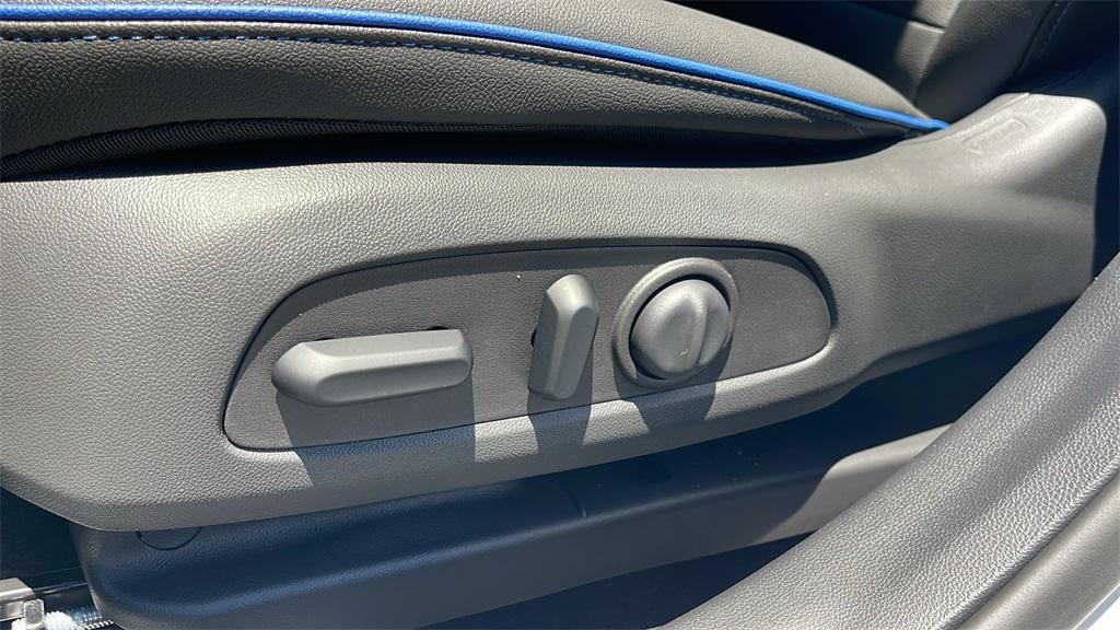 new 2025 Buick Envista car, priced at $27,885