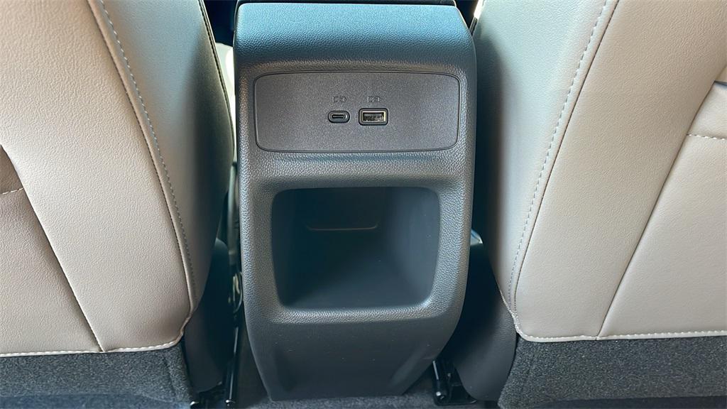 new 2025 Buick Envista car, priced at $30,585