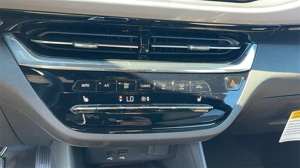 new 2025 Buick Envista car, priced at $30,585