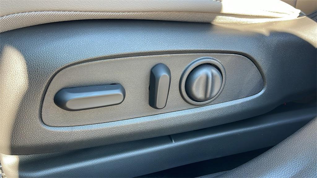new 2025 Buick Envista car, priced at $30,585