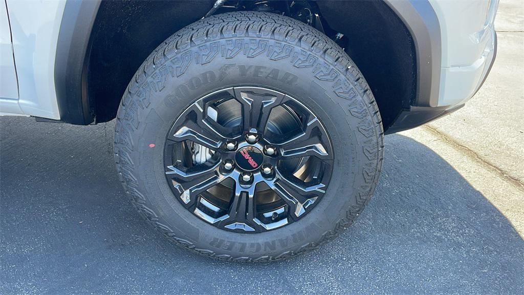 new 2025 GMC Canyon car, priced at $40,995