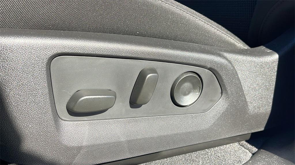 new 2025 GMC Canyon car, priced at $40,995
