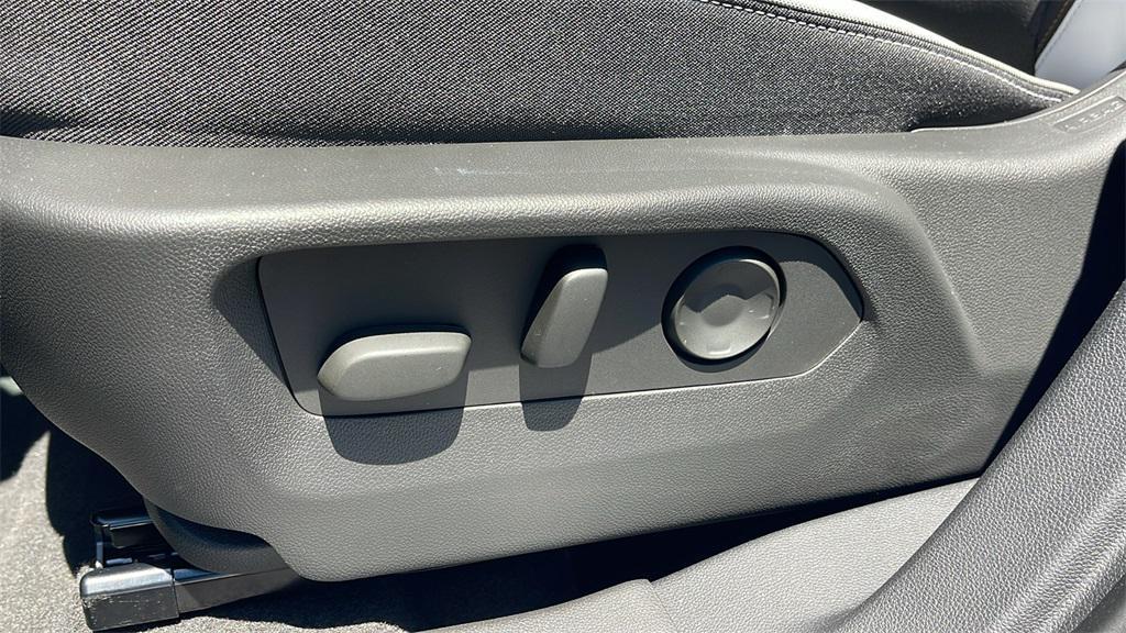 new 2025 Buick Envision car, priced at $41,240