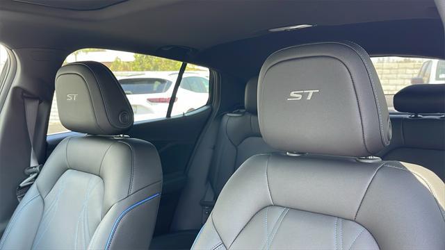 new 2025 Buick Envista car, priced at $29,570