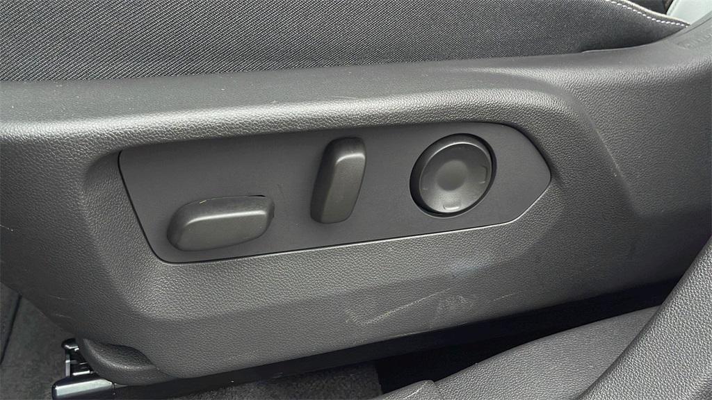 used 2025 Buick Envision car, priced at $40,995