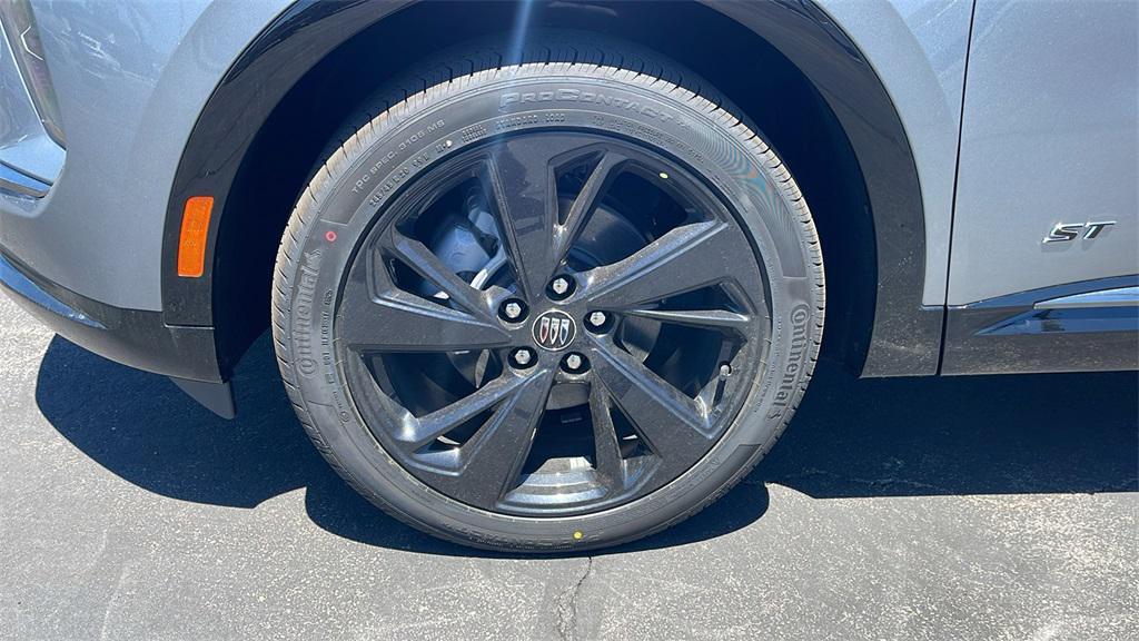 new 2025 Buick Envision car, priced at $40,995