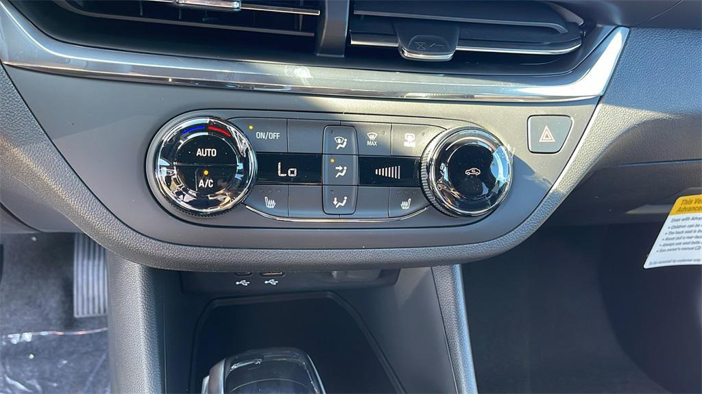 new 2025 Buick Envista car, priced at $23,995