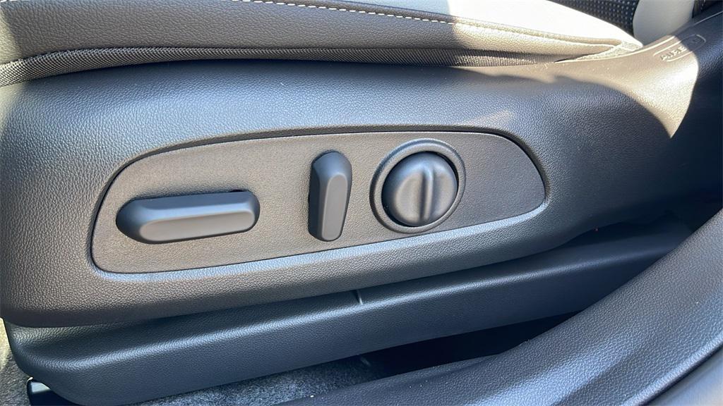 new 2025 Buick Envista car, priced at $23,995