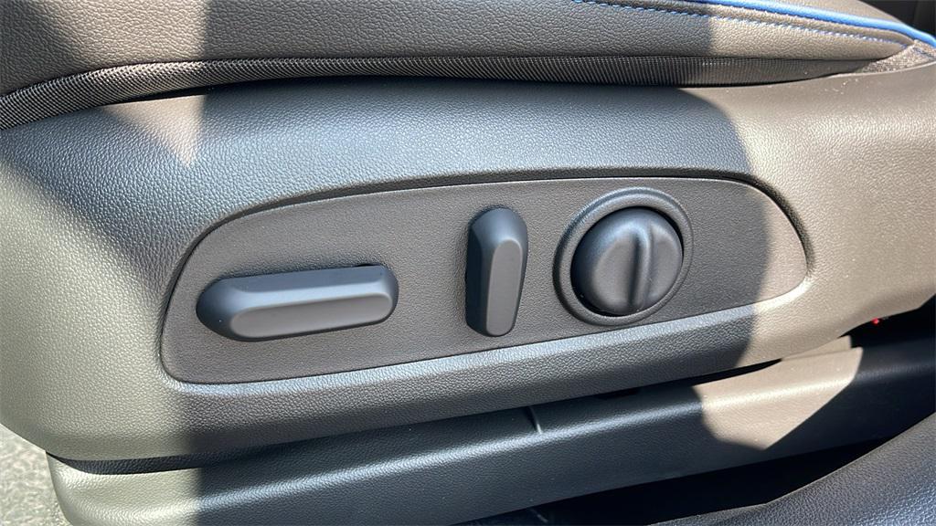 new 2025 Buick Envista car, priced at $28,995