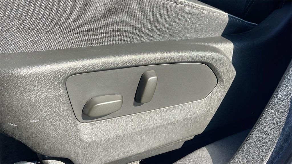 used 2023 Buick Envision car, priced at $26,995