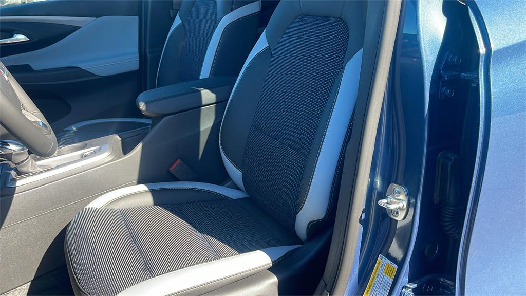 new 2025 Buick Envista car, priced at $25,685
