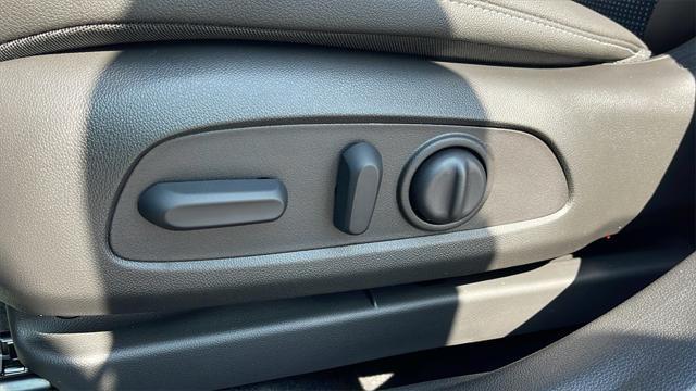new 2025 Buick Envista car, priced at $26,185