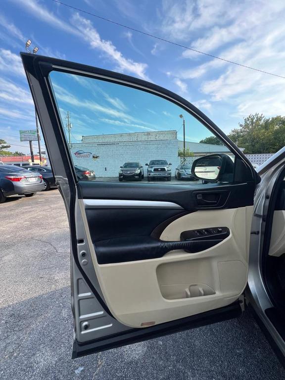 used 2014 Toyota Highlander car, priced at $10,495