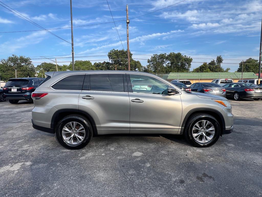 used 2014 Toyota Highlander car, priced at $10,495