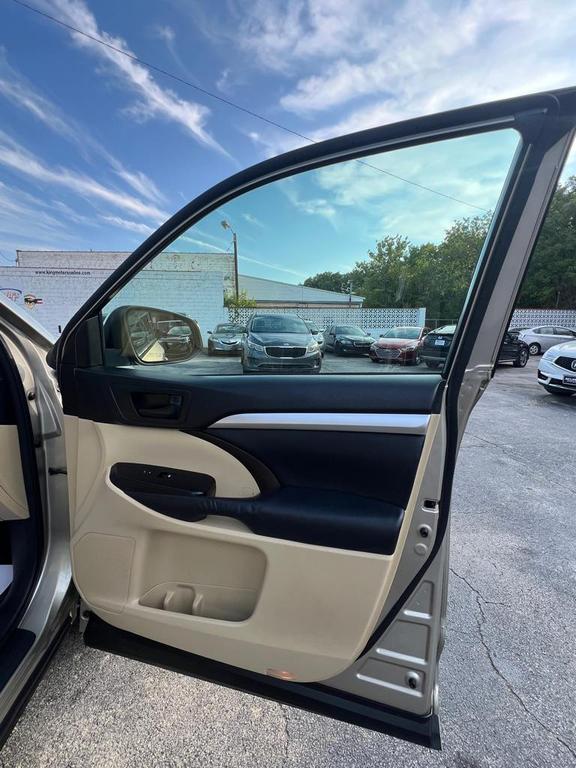 used 2014 Toyota Highlander car, priced at $10,495