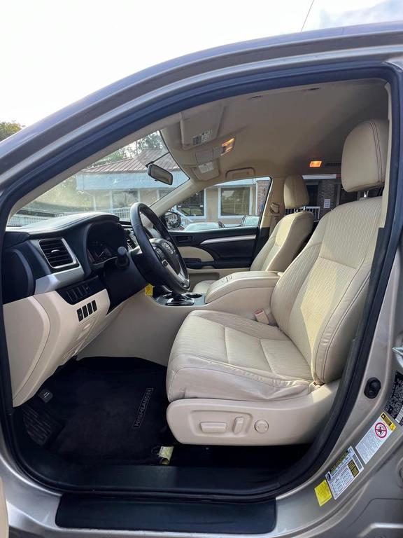 used 2014 Toyota Highlander car, priced at $10,495