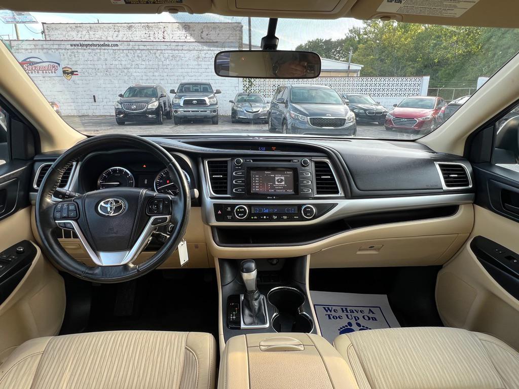 used 2014 Toyota Highlander car, priced at $10,495