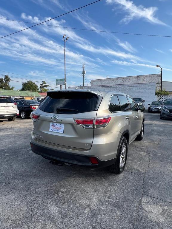 used 2014 Toyota Highlander car, priced at $10,495