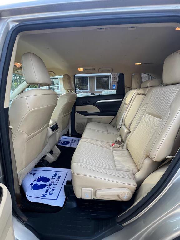 used 2014 Toyota Highlander car, priced at $10,495