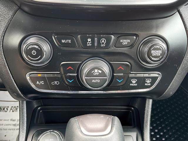 used 2019 Jeep Cherokee car, priced at $16,495