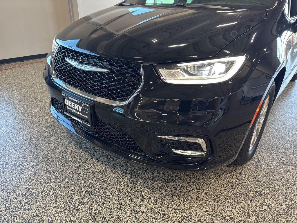 new 2025 Chrysler Pacifica car, priced at $46,862