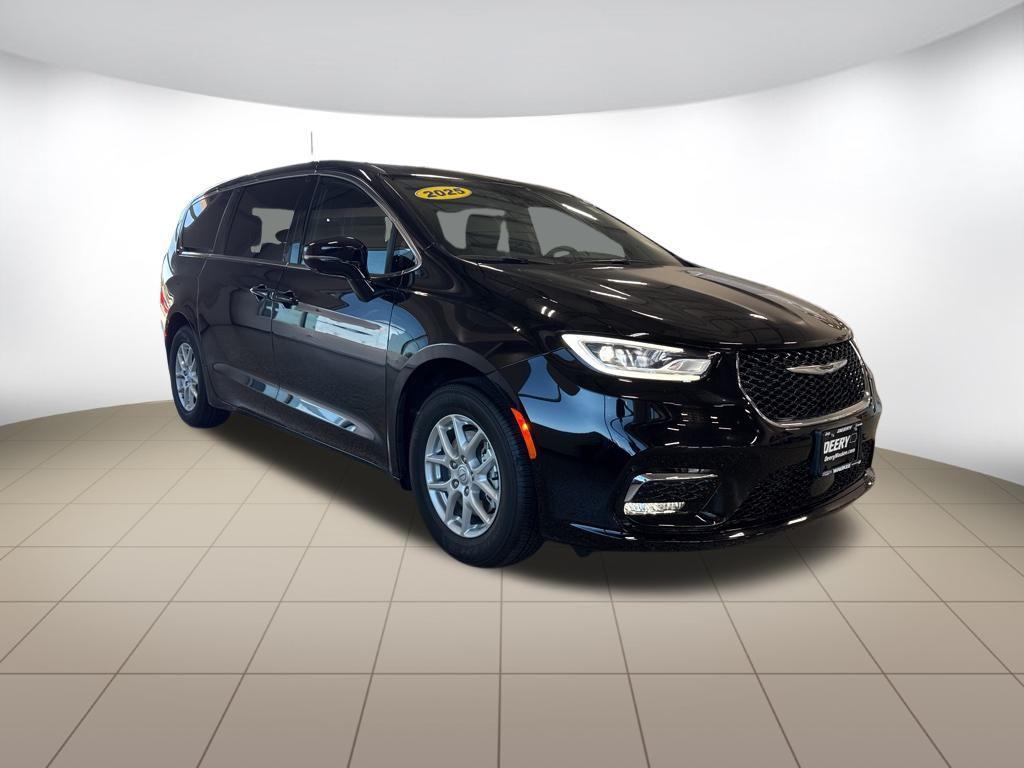 new 2025 Chrysler Pacifica car, priced at $47,112