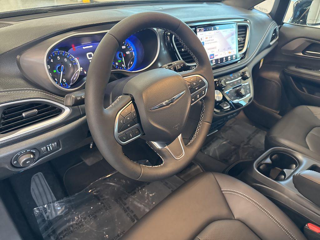 new 2025 Chrysler Pacifica car, priced at $46,862