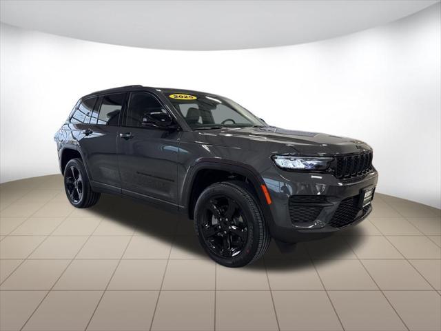 new 2025 Jeep Grand Cherokee car, priced at $40,611