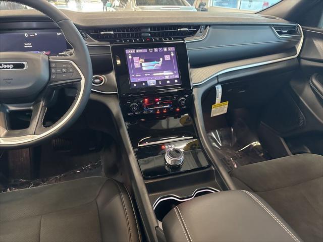 new 2025 Jeep Grand Cherokee car, priced at $40,075
