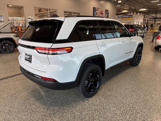 new 2025 Jeep Grand Cherokee car, priced at $40,075