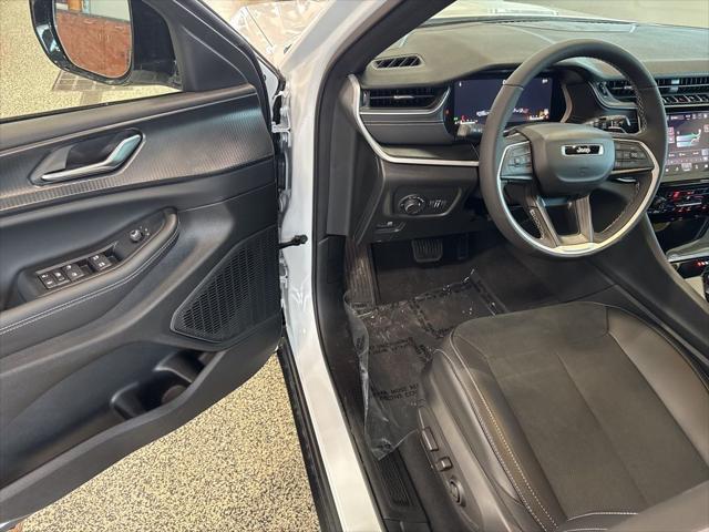 new 2025 Jeep Grand Cherokee car, priced at $40,075