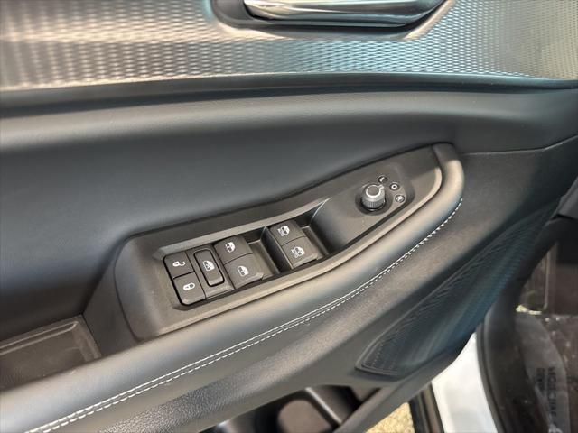 new 2025 Jeep Grand Cherokee car, priced at $40,075