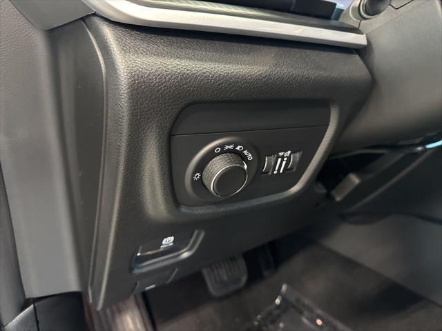 new 2025 Jeep Grand Cherokee car, priced at $40,075