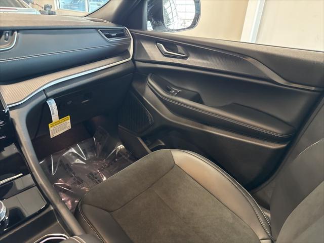 new 2025 Jeep Grand Cherokee car, priced at $40,075