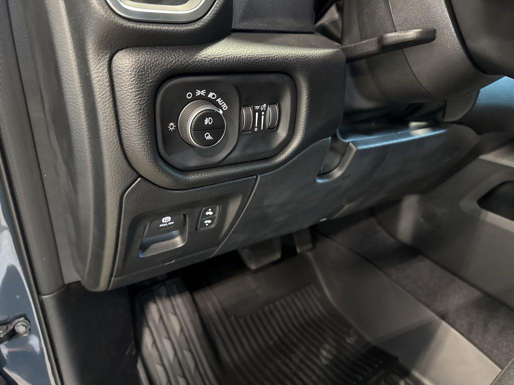 new 2025 Ram 1500 car, priced at $47,861