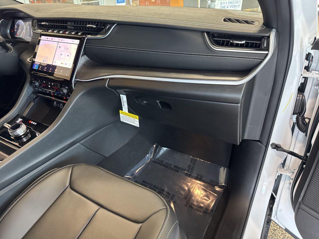 new 2025 Jeep Grand Cherokee car, priced at $45,338