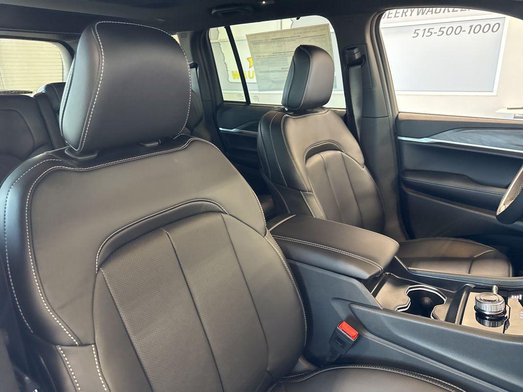 new 2025 Jeep Grand Cherokee car, priced at $45,338