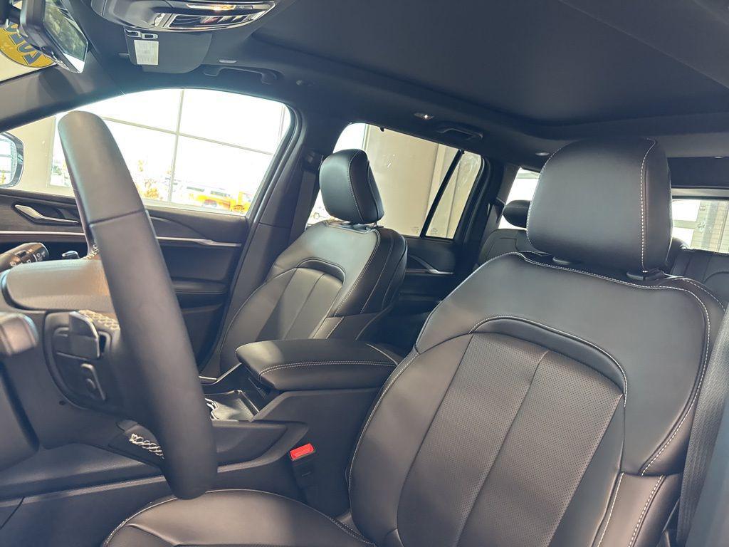 new 2025 Jeep Grand Cherokee car, priced at $45,338