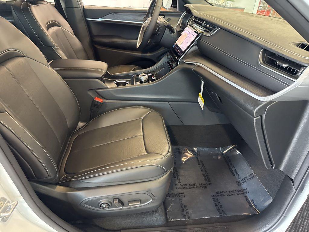 new 2025 Jeep Grand Cherokee car, priced at $45,338