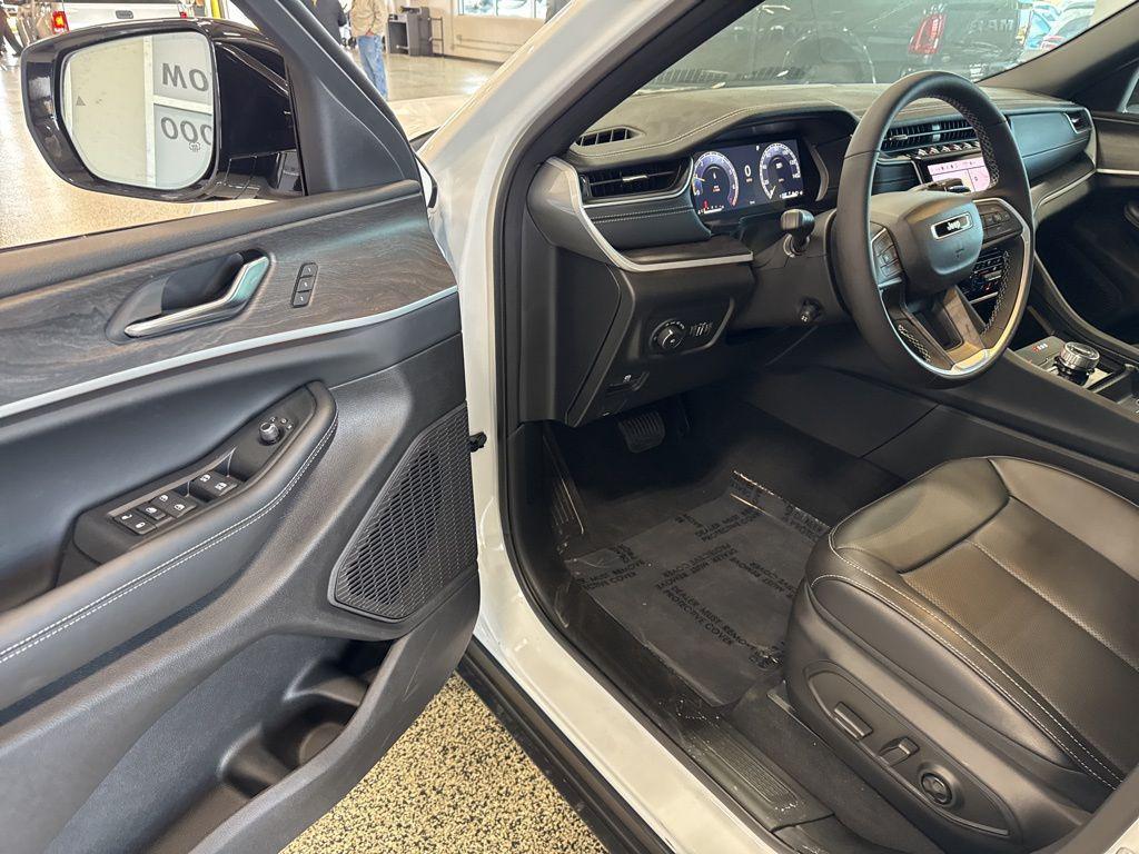 new 2025 Jeep Grand Cherokee car, priced at $45,338