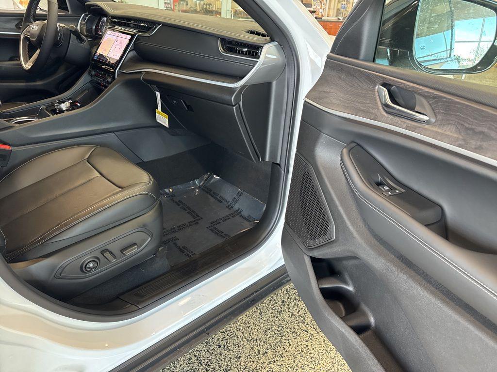 new 2025 Jeep Grand Cherokee car, priced at $45,338