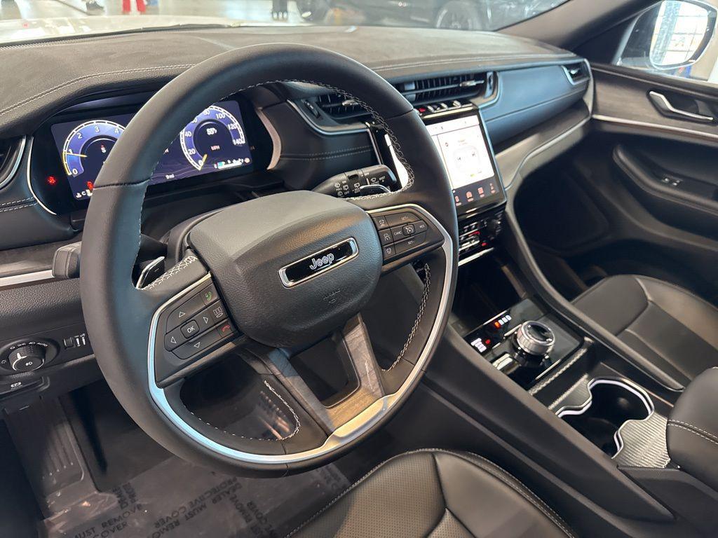 new 2025 Jeep Grand Cherokee car, priced at $45,338