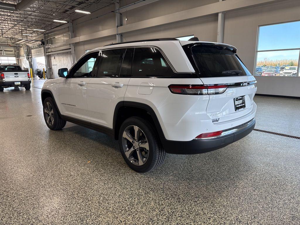 new 2025 Jeep Grand Cherokee car, priced at $45,338