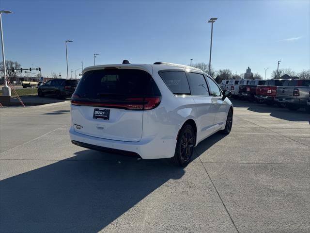 new 2024 Chrysler Pacifica car, priced at $49,559