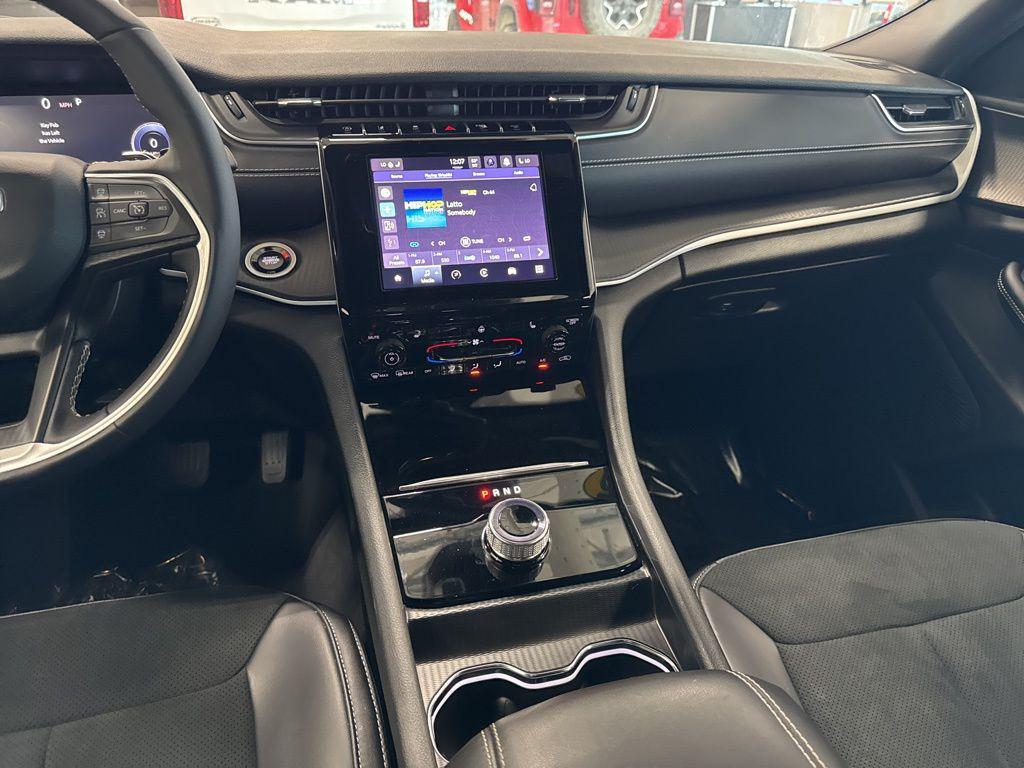 new 2025 Jeep Grand Cherokee L car, priced at $39,331
