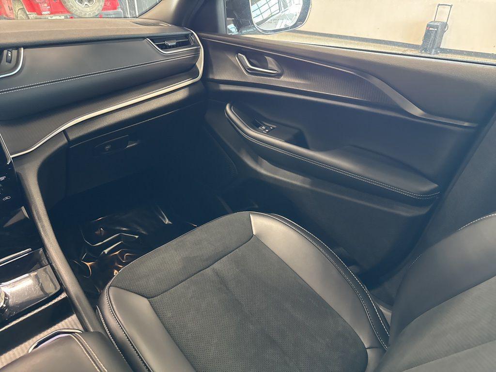 new 2025 Jeep Grand Cherokee L car, priced at $39,331